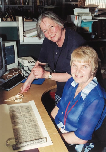 吳芳思（Frances Wood）和Ksenia Kepping在她最后一次訪問大英圖書館過程中